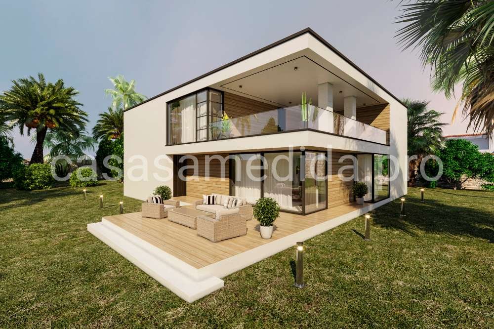 Casa prefabricada cubica con fachada blanca, ventanales grandes, barandillas de cristal templado y tejado plano.