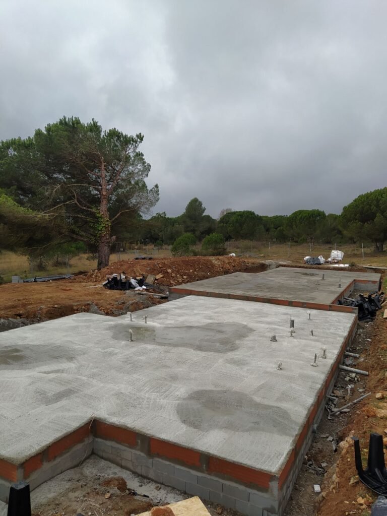 Losa de cimentación terminada para casa prefabricada en Begues