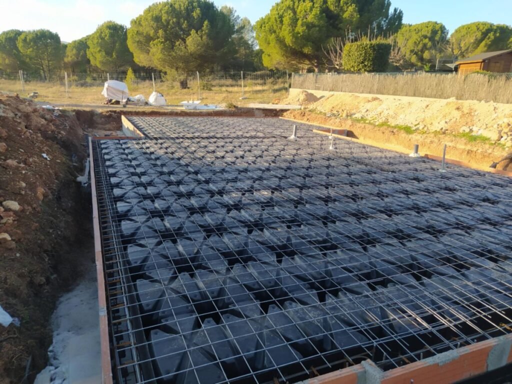 Mallazo de ferralla para cimentación de casa prefabricada en Manresa